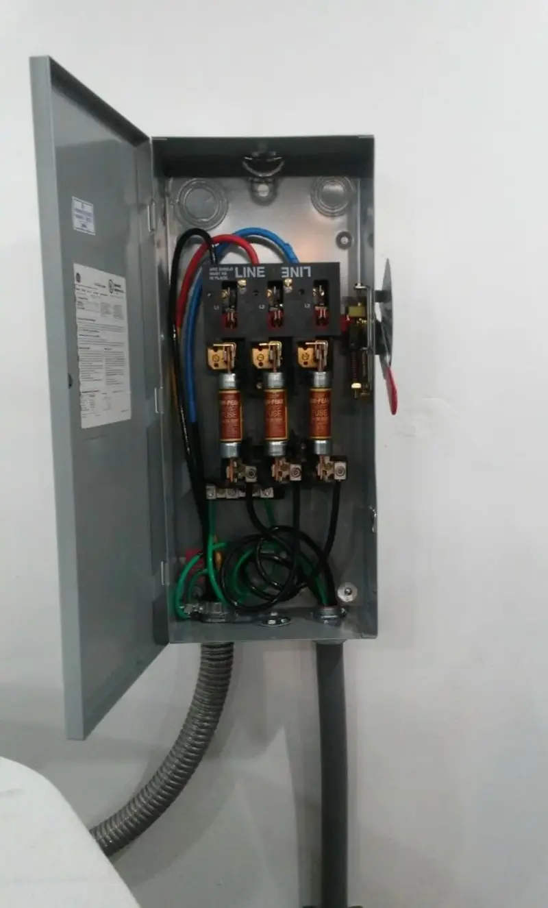 Three-phase disconnect switch installed for Smoke Detector Installation in Oroville East